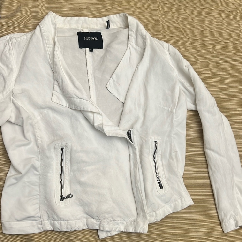 NIC + ZOE White jacket style top Medium